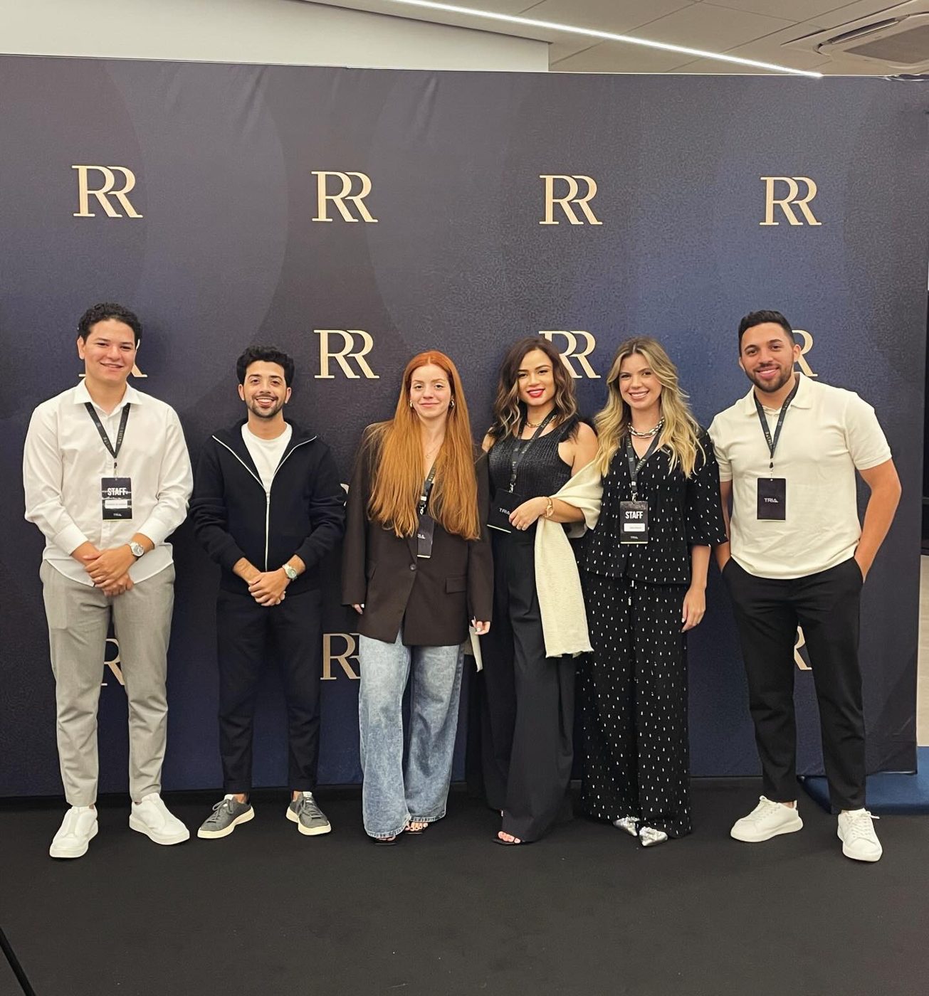 Equipe da FN com crachá de staff