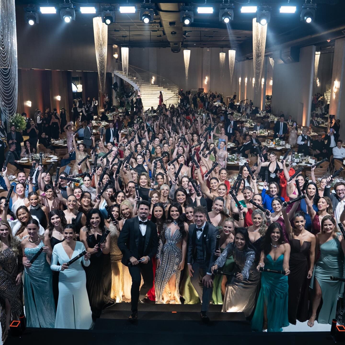 Formatura de gala com centenas de convidados