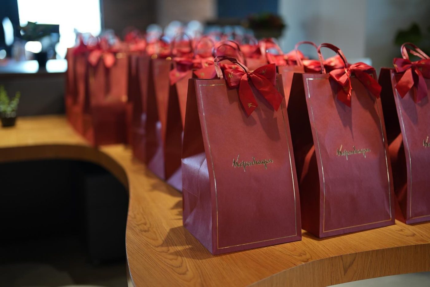 Sacolas de presente vermelhas